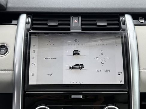 New 2025 Land Rover Discovery S image 20