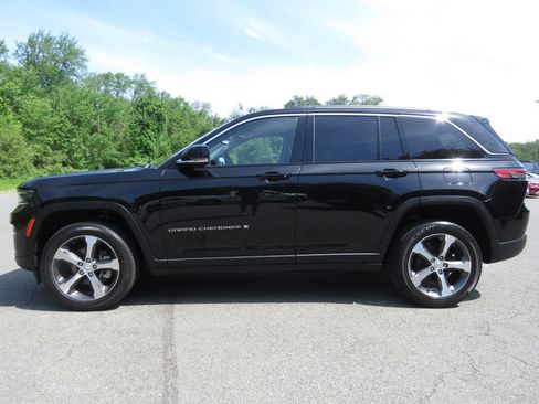 Used 2023 Jeep Grand Cherokee Limited AWD/4WD image 8