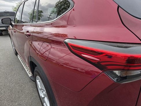 Used 2021 Toyota Highlander LE image 6