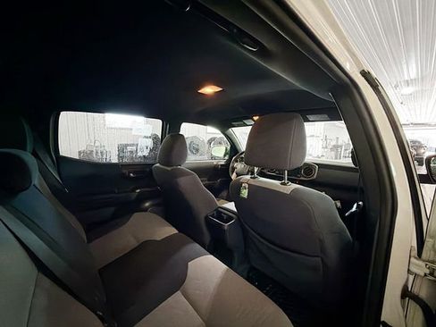 Used 2020 Toyota Tacoma TRD Sport AWD/4WD image 11