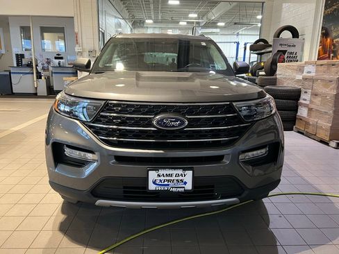 Used 2022 Ford Explorer XLT w/ Equipment Group 202A AWD/4WD image 2