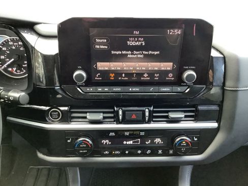 Used 2022 Nissan Pathfinder SV image 17