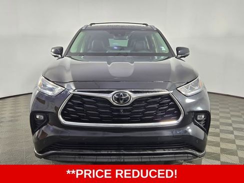 Used 2023 Toyota Highlander Platinum image 2