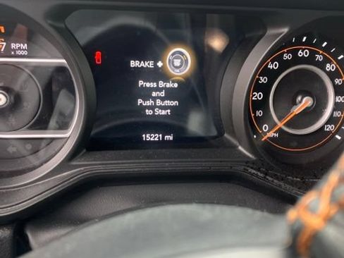Used 2024 Jeep Gladiator Mojave AWD/4WD image 3