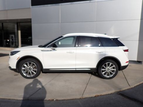 Used 2022 Lincoln Corsair AWD w/ Premium Package image 2