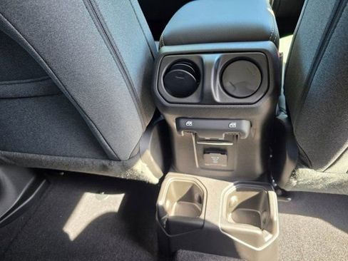 New 2025 Jeep Wrangler Unlimited Sahara w/ Technology Group AWD/4WD image 33