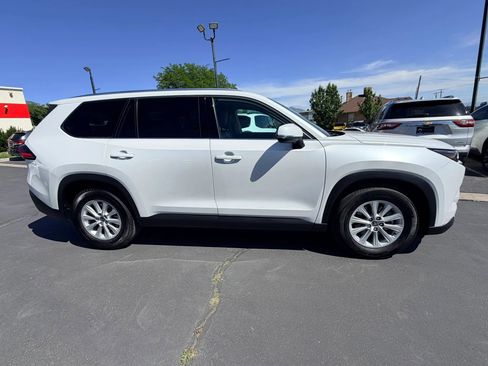 Used 2024 Toyota Grand Highlander AWD image 3