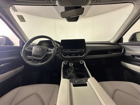 Used 2024 Toyota Grand Highlander AWD image 19