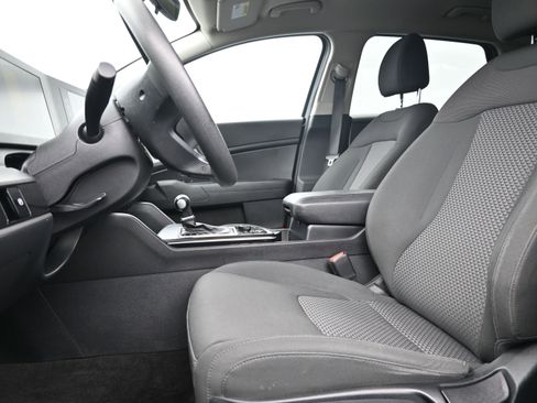 Used 2023 Kia Sportage LX image 11