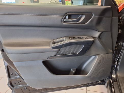 Used 2025 Nissan Pathfinder SV AWD/4WD image 22