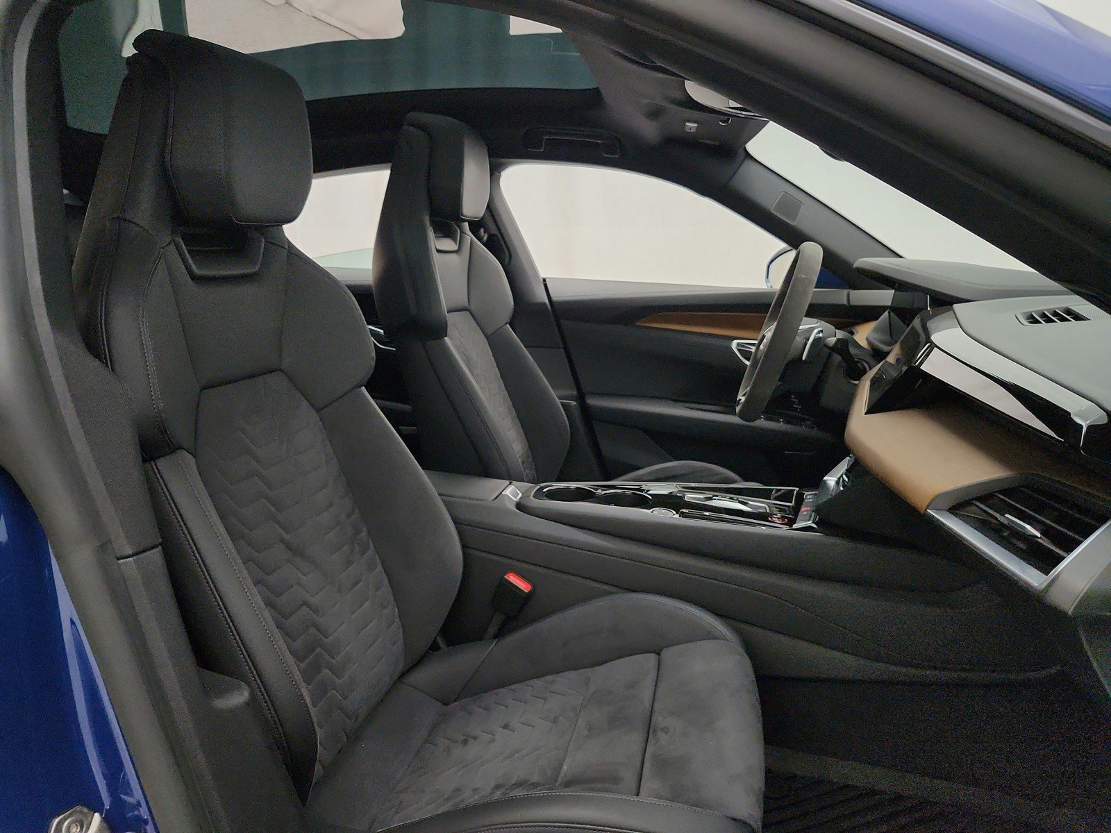 Used 2023 Audi e-tron GT Premium Plus AWD/4WD image 19