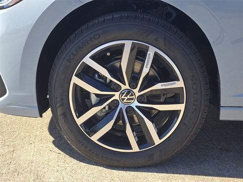 New 2026 Volkswagen Jetta SE image 9