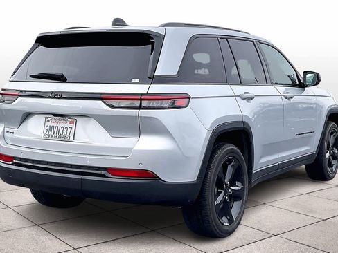 Used 2024 Jeep Grand Cherokee Altitude image 14