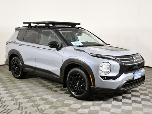 Used 2026 Mitsubishi Outlander AWD image 4