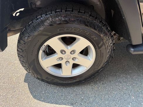 Used 2015 Jeep Wrangler Unlimited Sport w/ Quick Order Package 24S AWD/4WD image 8