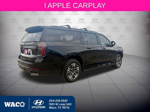 Used 2025 Chevrolet Suburban Z71 image 12