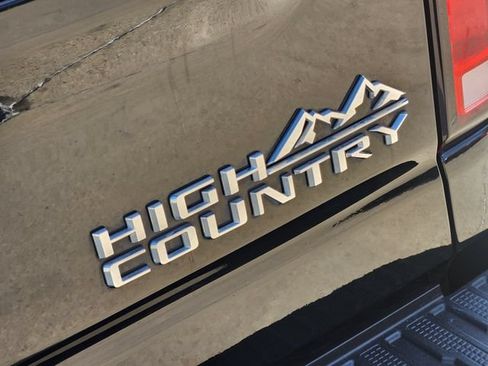 Used 2025 Chevrolet Silverado 2500 High Country w/ Technology Package AWD/4WD image 9