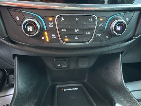 Used 2023 Chevrolet Traverse Premier w/ Redline Edition image 17