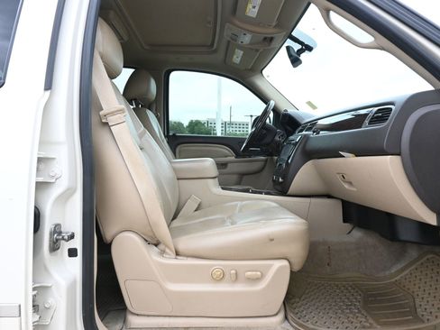 Used 2013 GMC Yukon XL Denali RWD image 23