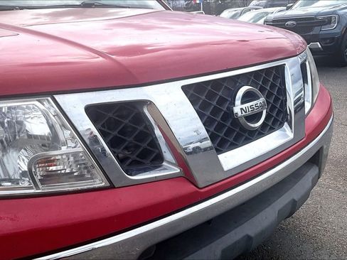 Used 2010 Nissan Frontier SE image 5