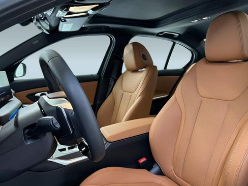 Used 2025 BMW 330i Sedan w/ Convenience Package image 21