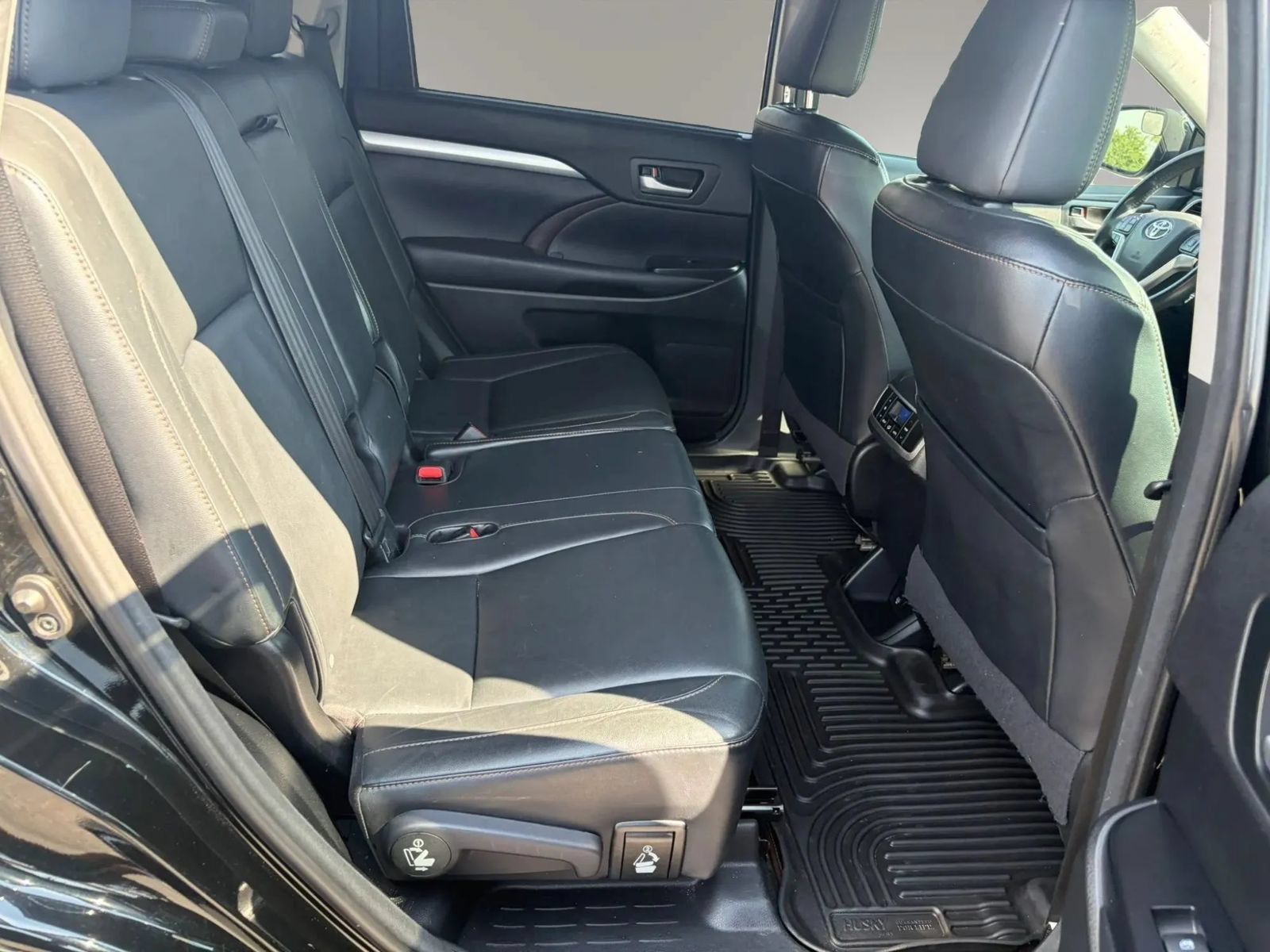 Used 2015 Toyota Highlander XLE AWD/4WD image 32