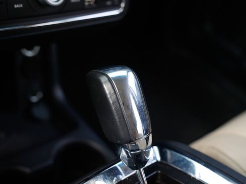 Used 2010 Dodge Journey R/T w/ Navigation & Sound Group I image 38