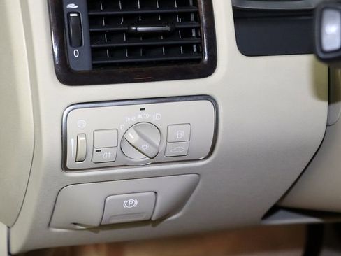 Used 2015 Volvo XC70 T6 w/ Proximity Package image 26