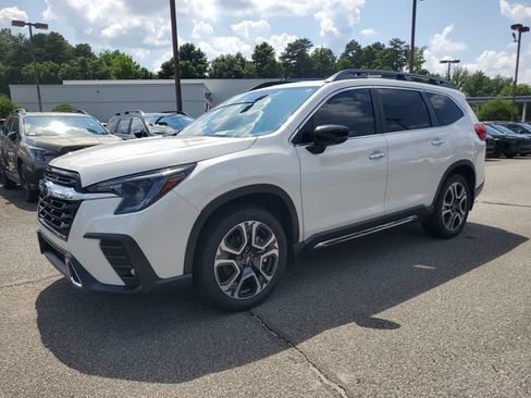 Used 2025 Subaru Ascent Touring w/ Popular Package #1 AWD/4WD image 3