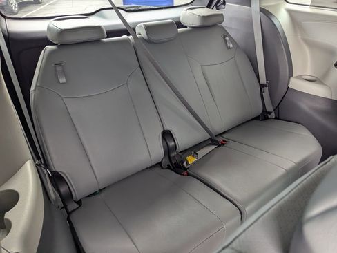 Used 2024 Toyota Sienna Limited FWD image 36