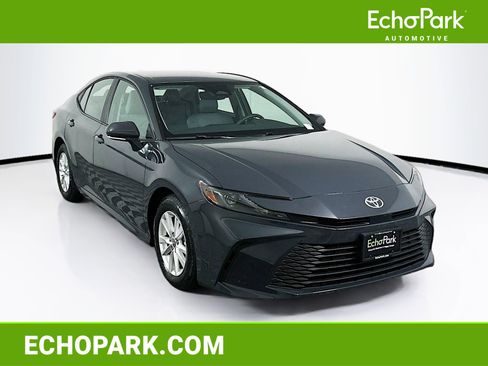 Used 2025 Toyota Camry LE image 1