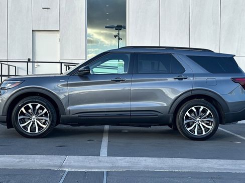 New 2026 Ford Explorer ST-Line image 6