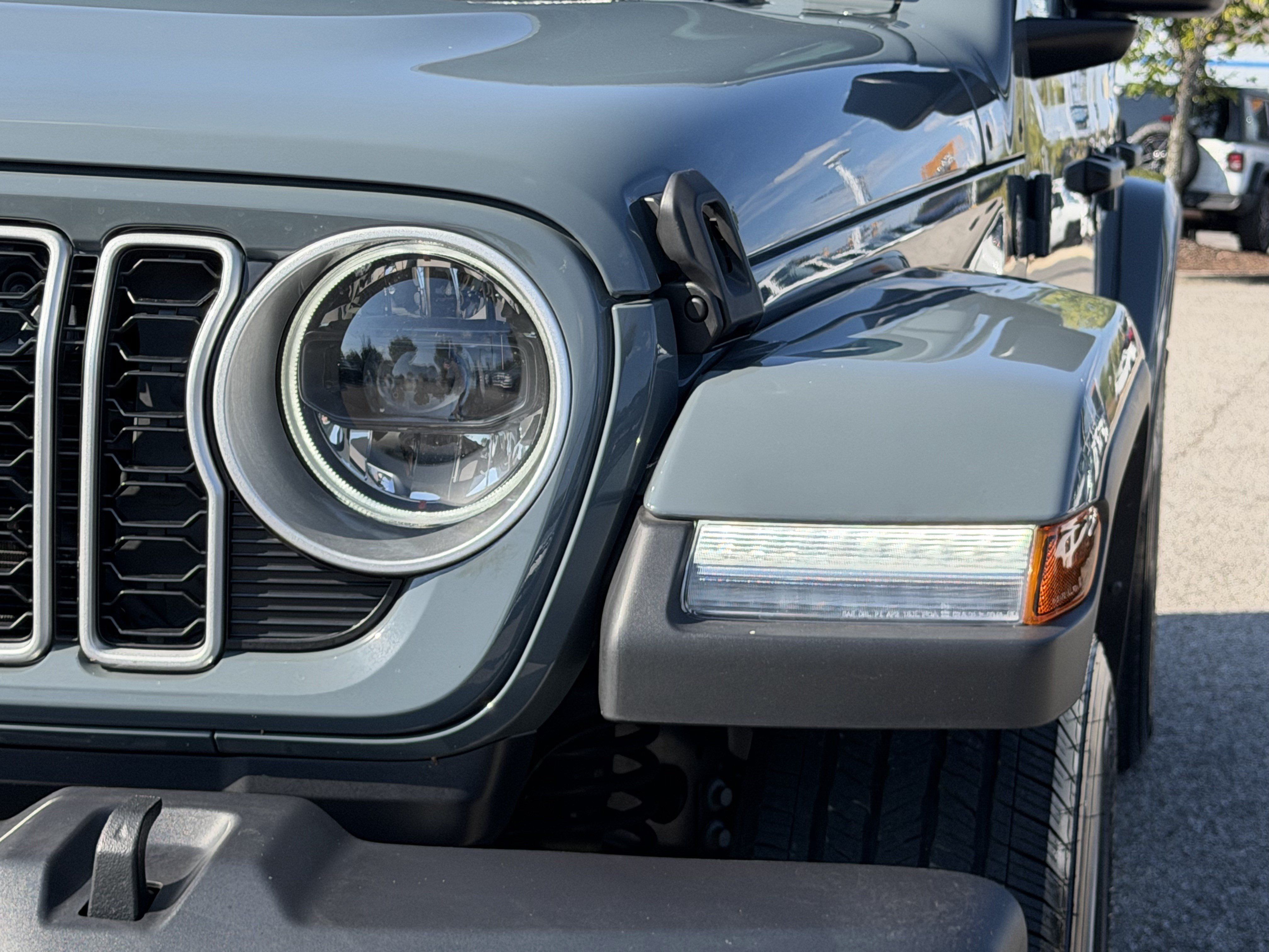 Used 2026 Jeep Wrangler Unlimited Sahara AWD/4WD image 6