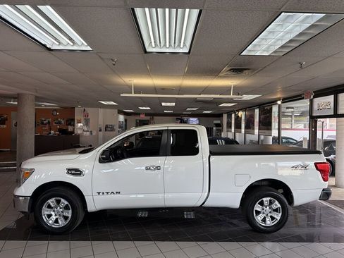 Used 2017 Nissan Titan SV image 2