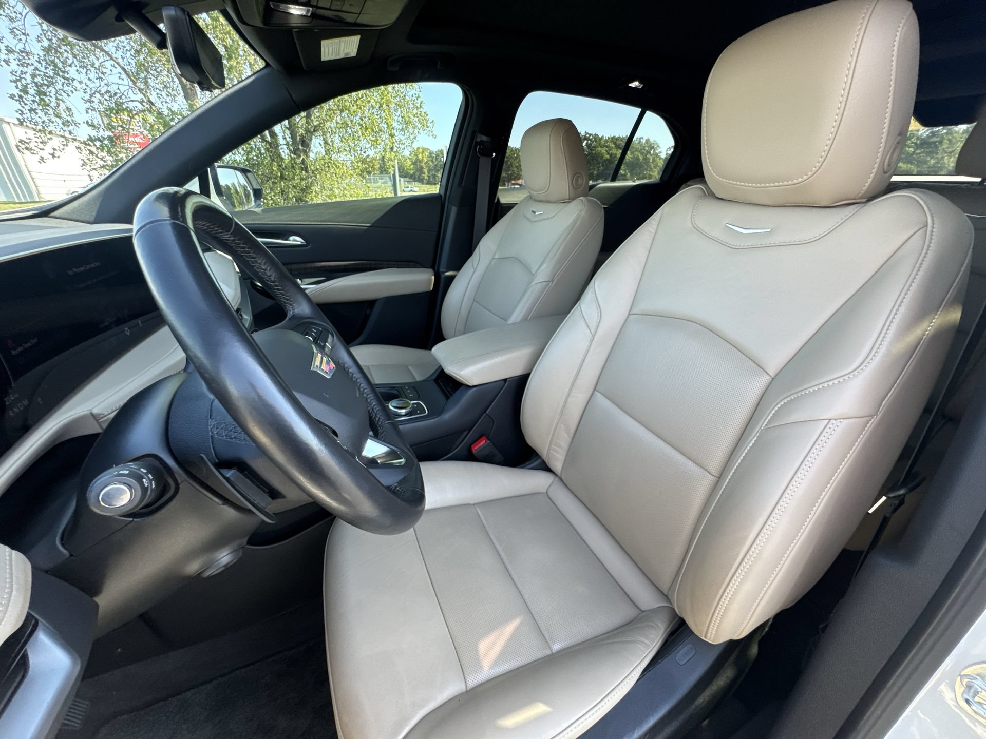 Used 2025 Cadillac XT4 Premium Luxury w/ Technology Package FWD image 11
