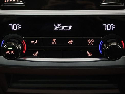 Used 2021 BMW 740i xDrive w/ Premium Package image 52