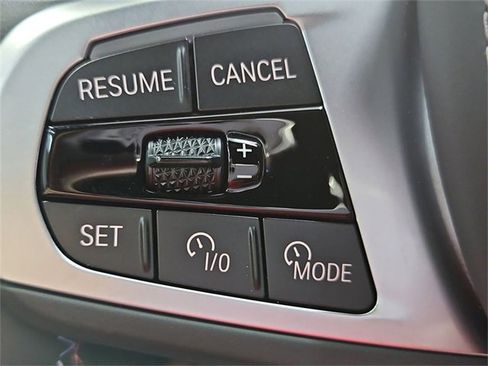 Used 2025 BMW X7 M60i image 32