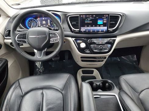 Used 2022 Chrysler Pacifica Touring-L image 22