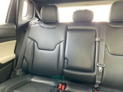 Used 2025 Jeep Compass Limited image 39