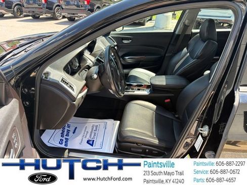 Used 2017 Acura TLX FWD image 9