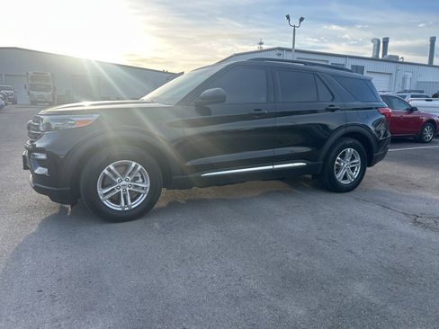 Used 2023 Ford Explorer XLT w/ Equipment Group 202A image 3