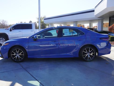 Used 2024 Toyota Camry SE image 5