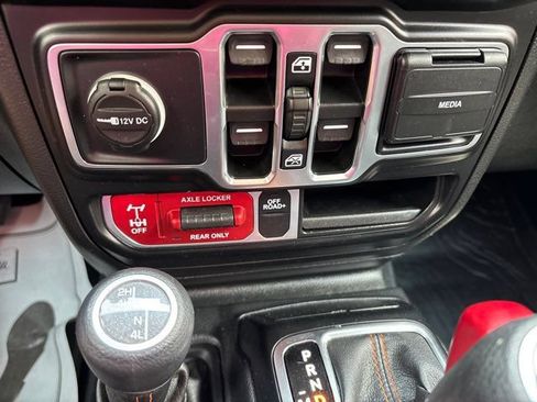 Used 2021 Jeep Gladiator Mojave w/ LED Lighting Group AWD/4WD image 32