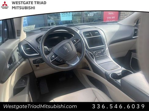 Used 2019 Lincoln Nautilus Reserve image 10