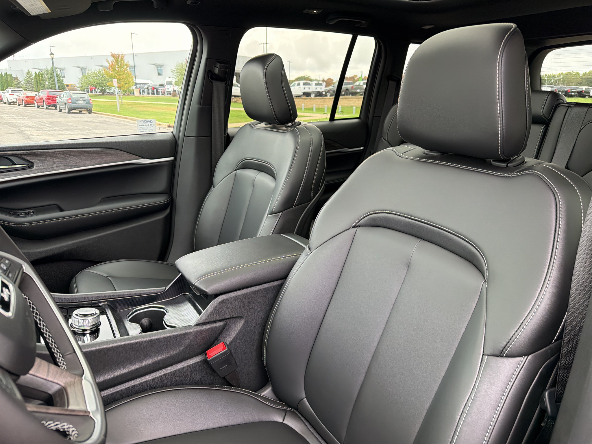 New 2027 Jeep Grand Cherokee Limited w/ Limited Altitude Package AWD/4WD image 16
