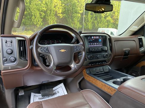 Used 2017 Chevrolet Silverado 2500 High Country w/ Snow Plow Prep Package AWD/4WD image 28