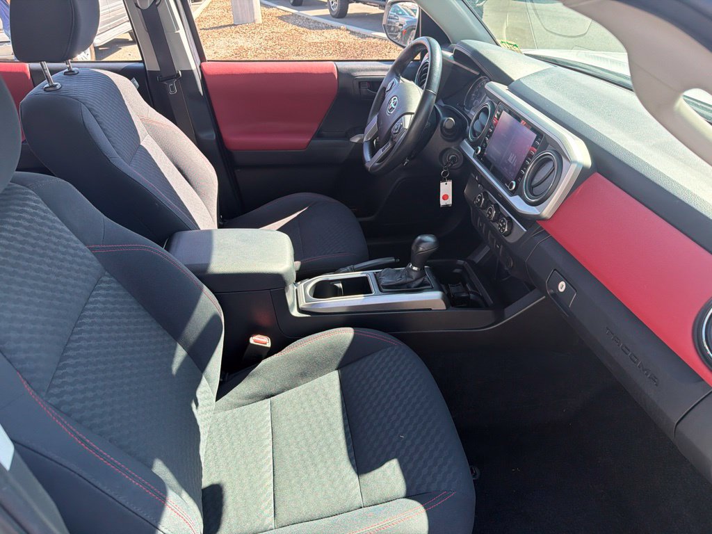 Used 2020 Toyota Tacoma SR5 RWD image 12