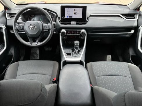 Used 2025 Toyota RAV4 XLE AWD/4WD image 9