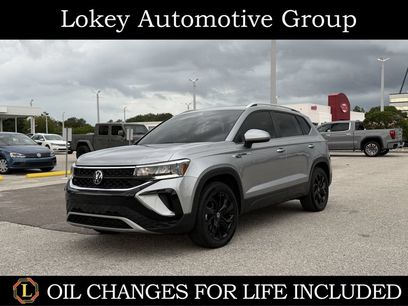 Used 2023 Volkswagen Taos SE w/ Panoramic Sunroof Package