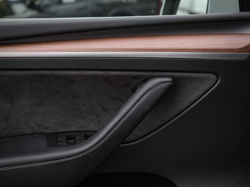 Used 2024 Tesla Model Y Long Range image 16